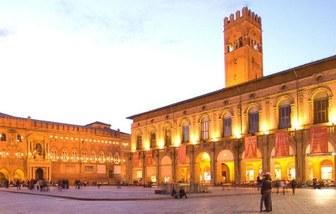 Piazza Maggiore Square near the cooking school in Bologna