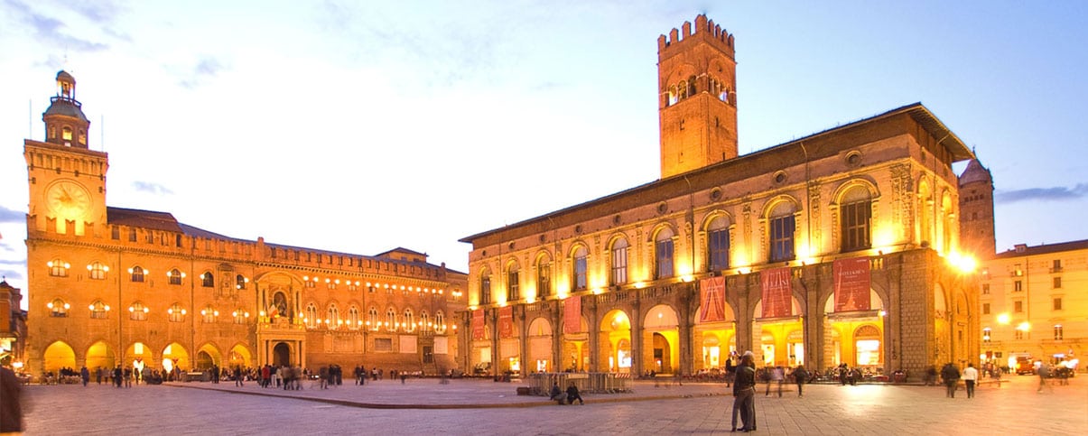 Piazza Maggiore Square near the cooking school in Bologna